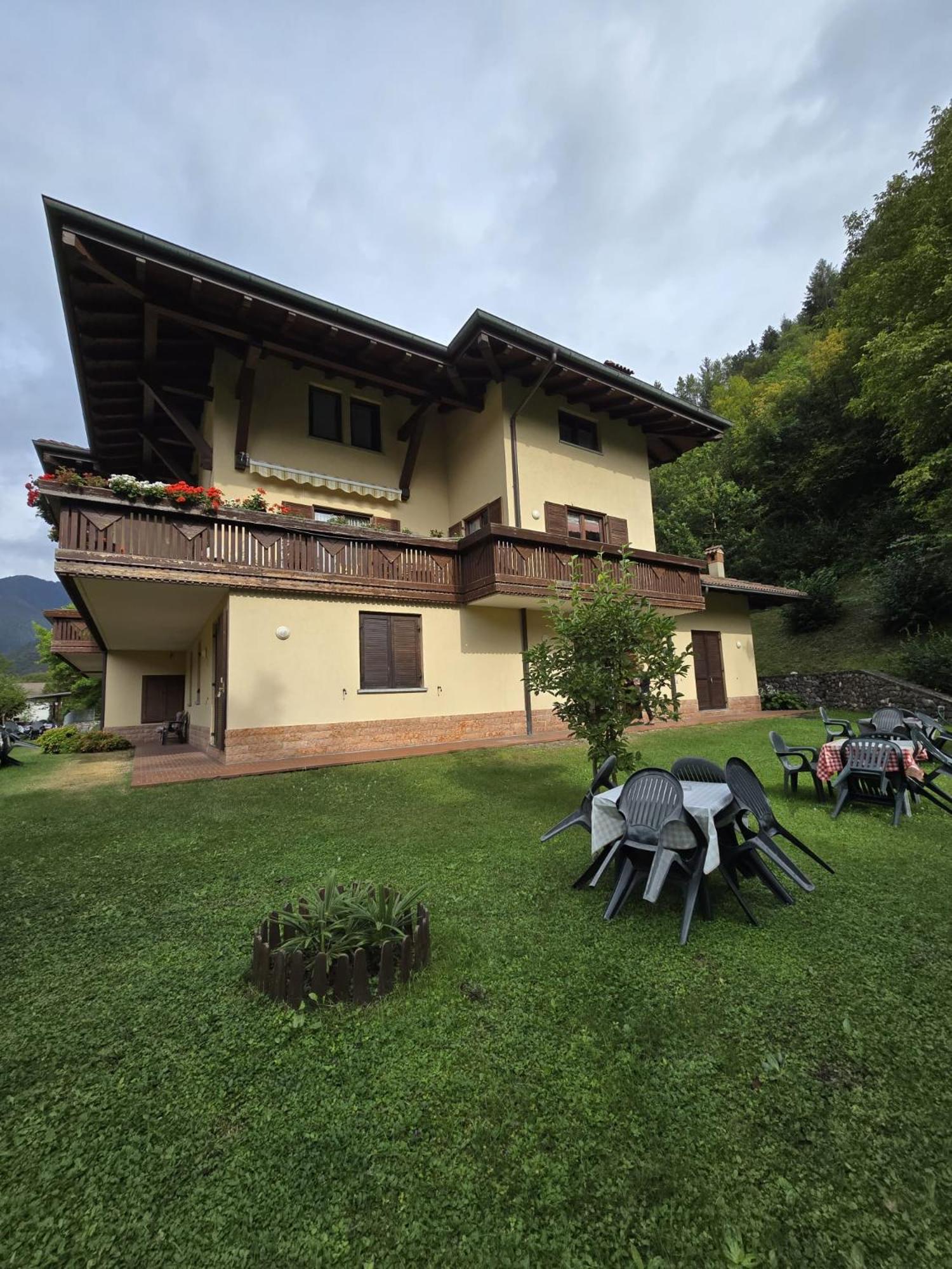 Ferienwohnung Casa Ornella LEDRO Exterior foto